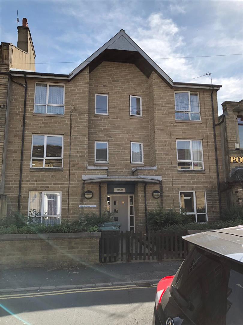 Search houses and flats for sale in Bradford Hamilton Bower